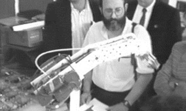 1989 Brazo Robot. Premio Don Bosco