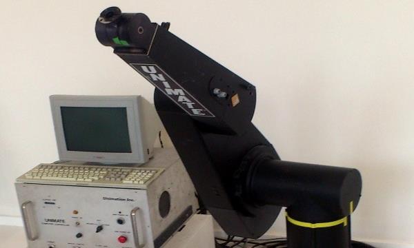1998. Donó Opel España (GM Figueruelas) a nuestro centro un brazo artículado de 6 ejes, el conocido PUMA 560.