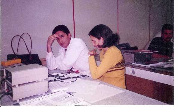 2003. Guardo esta foto con especial cariño, es un regalo de la persona que me acompaña. No era habitual hacer fotos en clase.