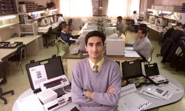 2000. Presentación del Dpto. I+D+i y la gama de productos didácticos.