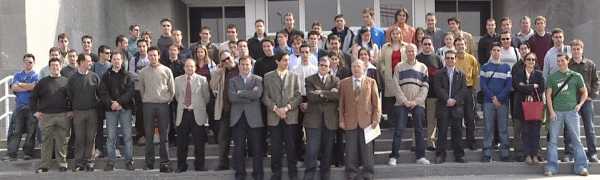 2002. D. Luis García Pastor acoge a un nutrido grupo de alumnos de visita al ITA (Instituto Tecnológico de Aragón).